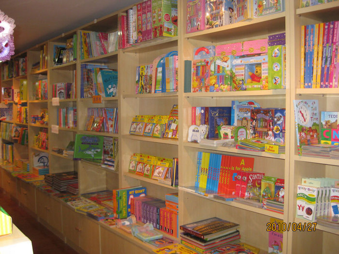 小逗號兒童書店